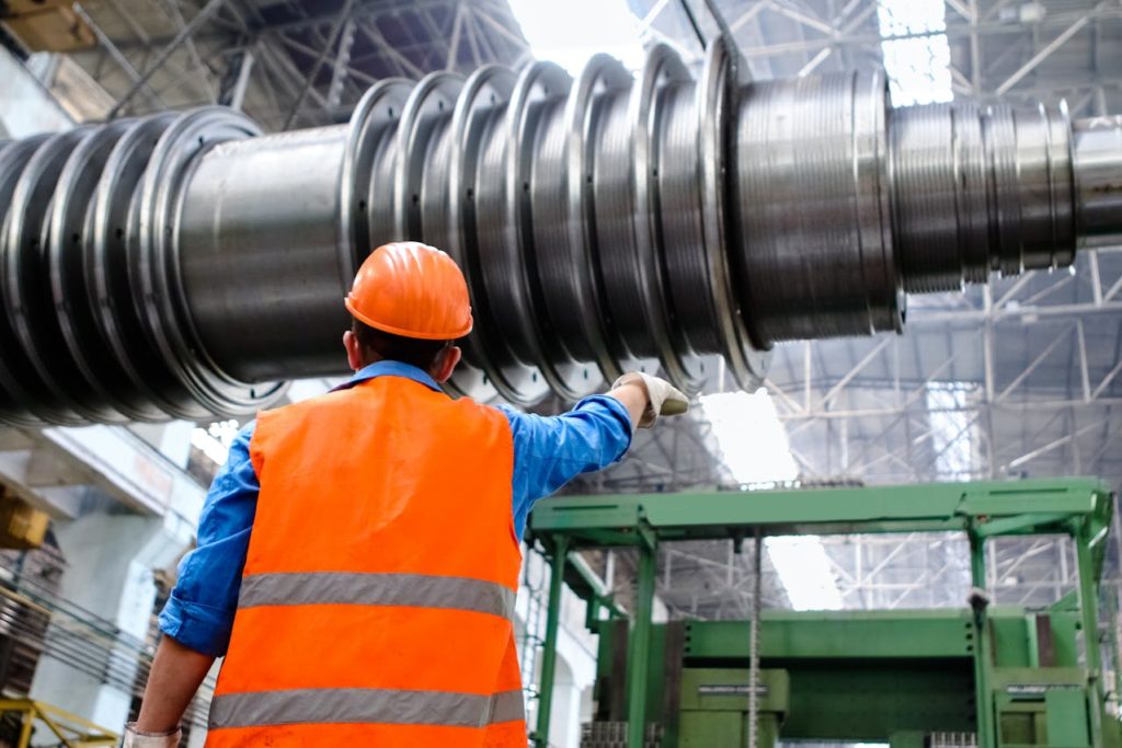 Ingenieros fábrica de plásticos Valencia